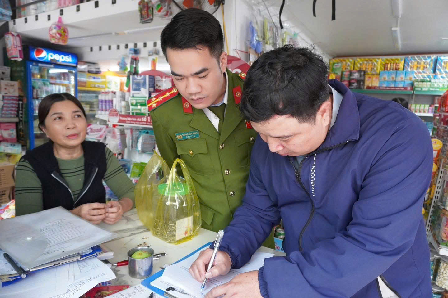 Công an xã Vĩnh Am phối hợp kiểm tra an toàn thực phẩm dịp Tết Nguyên đán Bính Ngọ 2026